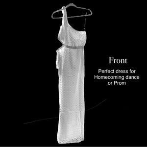 NWT Show Me Your MUMU Take Me Out White Eyelet Maxi Dress. Size Large.